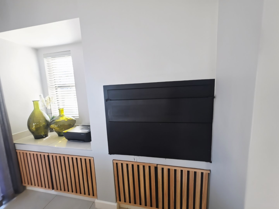 To Let 4 Bedroom Property for Rent in Sandown Western Cape